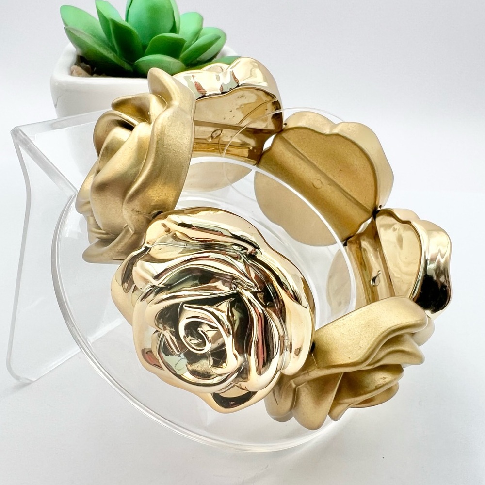 STATEMENT ROSE BRACELET - Picture 3 of 7